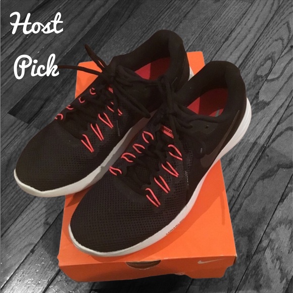 Nike Running Shoes - Picture 1 of 8